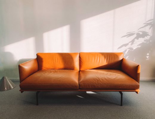 Sofa-Trends: Bunte Farben, kleinere Modelle
