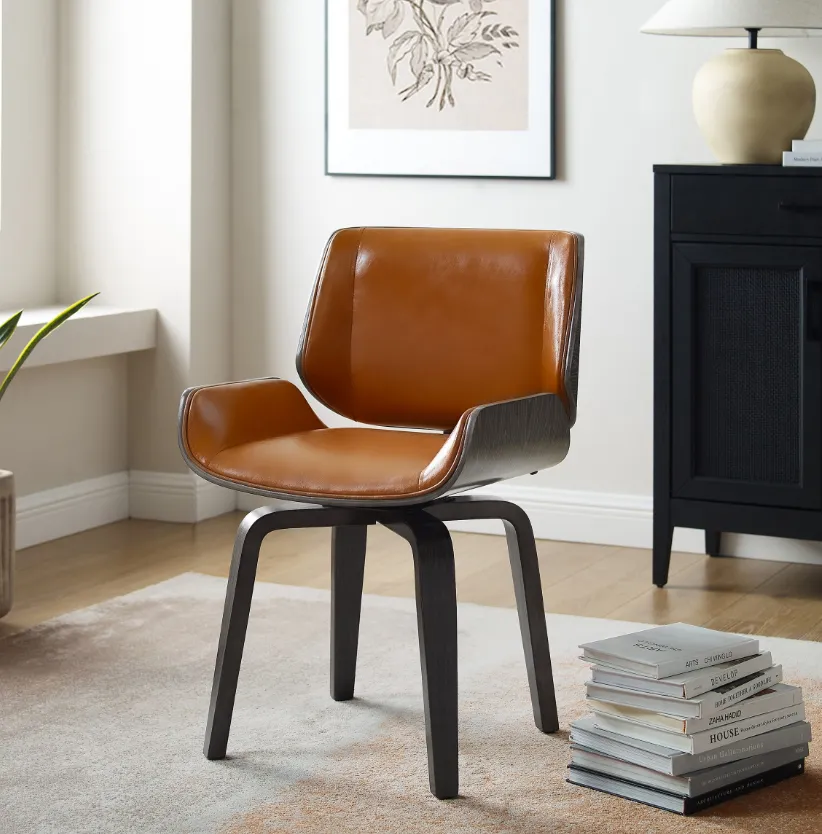 Bauhaus Stil Möbel: reduzierter Stuhl mit cognacfarbenem Kunstleder, gebogenem Nussbaum-Bentholz und vier kantigen Beinen in modernem Wohnraum