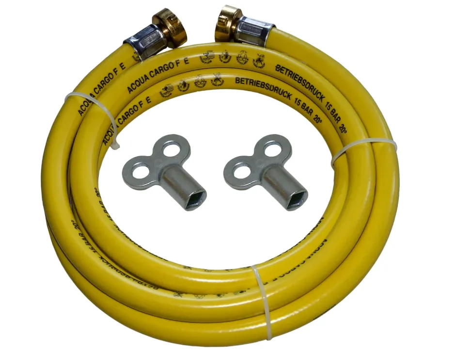 Set aus gelbem Heizungsfüllschlauch und zwei Entlüftungsschlüsseln – Zubehör zum Heizung entlüften und Nachfüllen des Heizsystems.