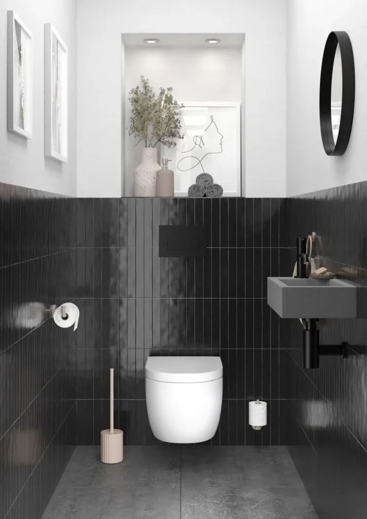Zeitgemäßes WC in modernem Bad mit dunklen Akzenten